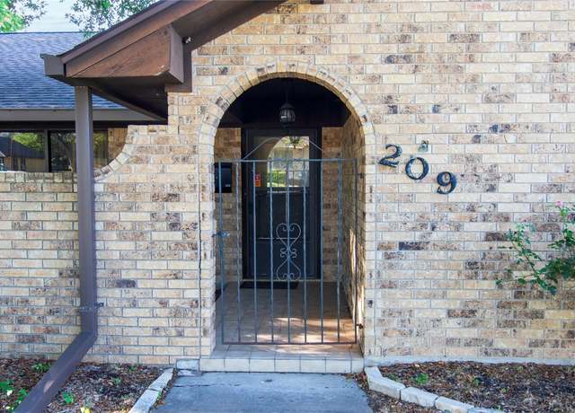 Property at 209 Simpson St, Schulenburg, TX 78956, 3 beds, 2.5 baths