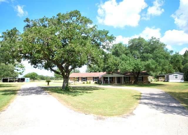 Property at 1706 Slaughter House Rd, Flatonia, TX 78941, 3 beds, 2.5 baths