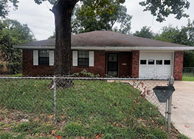 Property at 902 N Orchard Ave, Cameron, TX 76520, 3 beds, 2 baths
