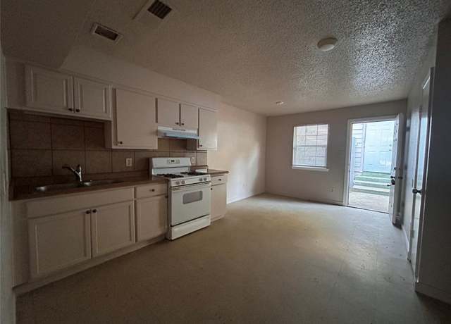 Property at 4800 E Stassney Ln, Austin, TX 78744, 5 beds, 3 baths