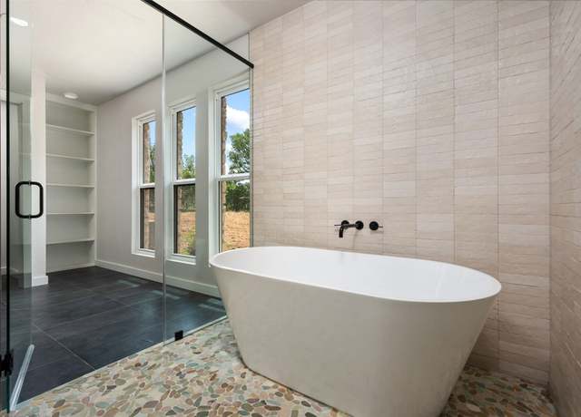 Property at 2020 Hilliard Rd, San Marcos, TX 78666, 5 beds, 6 baths