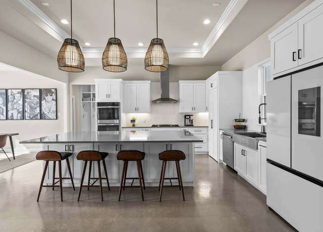 Property at 5721 Dry Comal Dr, New Braunfels, TX 78132, 4 beds, 3.5 baths