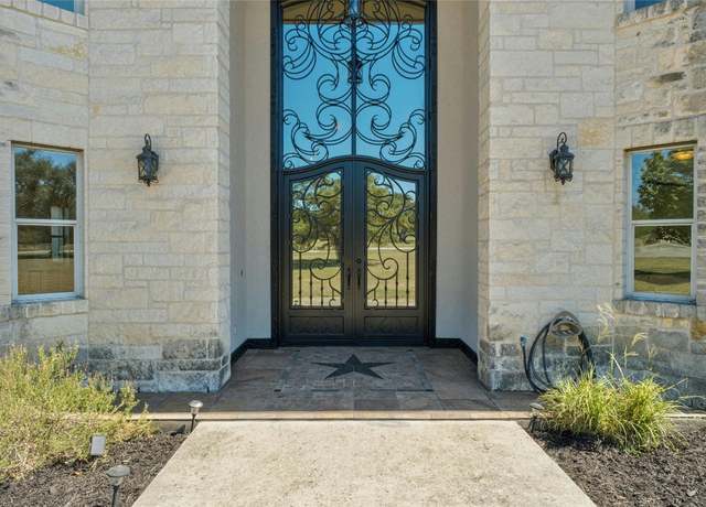 Property at 200 Oak Forest Dr, Buda, TX 78610, 5 beds, 4 baths