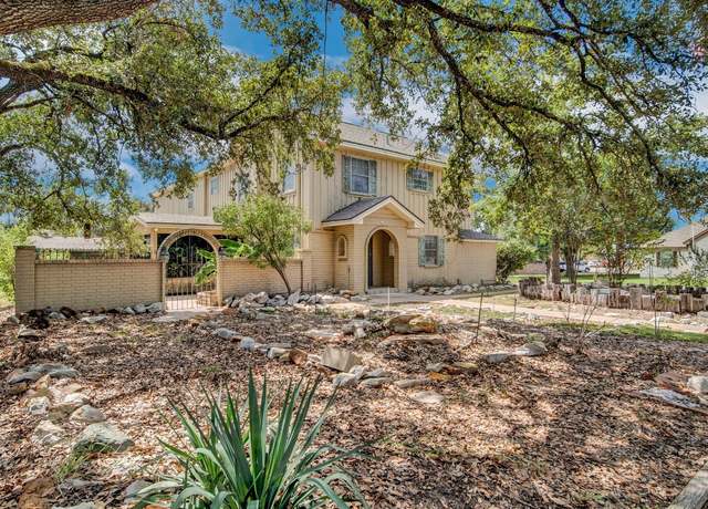 Property at 110 Monroe St, Giddings, TX 78942, 4 beds, 4 baths