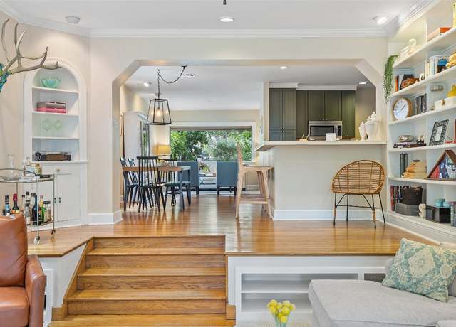 Property at 1510 Hartford Rd, Austin, TX 78703, 2 beds, 2 baths