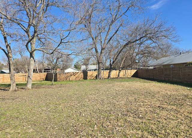 Property at 305 Lexington Rd, Elgin, TX 78621