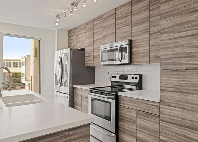 Property at 604 N Bluff Dr #244, Austin, TX 78745, 2 beds, 2.5 baths