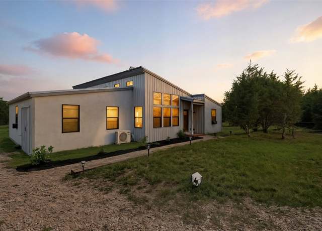 Property at 495 Hurst Place Blvd, Lampasas, TX 76550, 3 beds, 3 baths