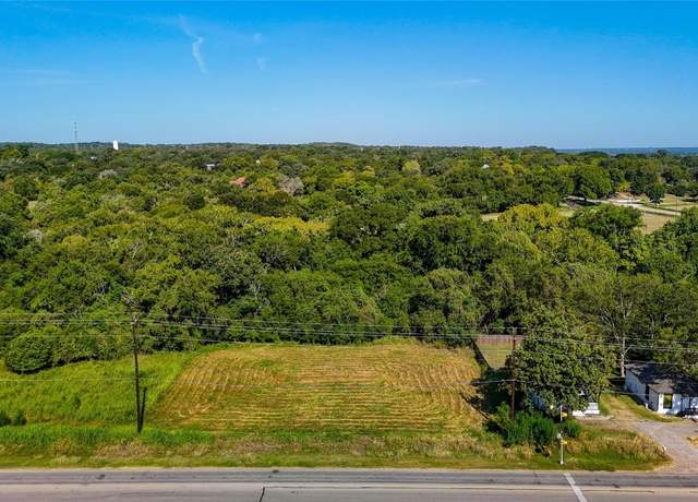 Property at 104 Gazley St, Smithville, TX 78957