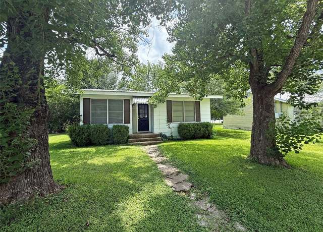Property at 424 Burns St, Lexington, TX 78947, 2 beds, 1 bath