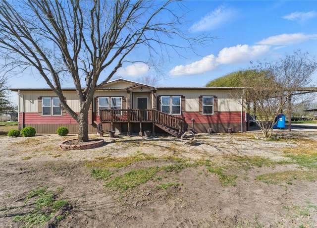 Property at 5060 S Santa Clara Rd, Seguin, TX 78155, 3 beds, 2 baths