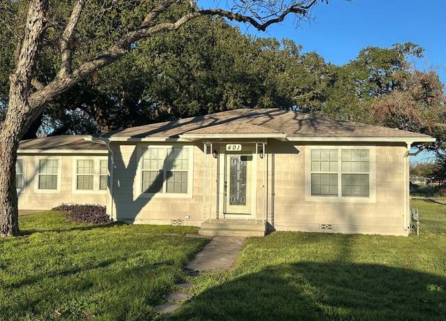 Property at 401 S Lester St, La Grange, TX 78945, 4 beds, 1 bath