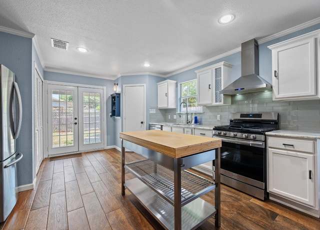 Property at 6725 Broad Brook Dr, Austin, TX 78747, 3 beds, 2 baths