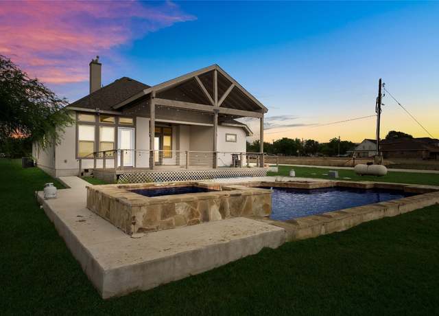 Property at 212 Ferryboat Ln, New Braunfels, TX 78130, 5 beds, 3.5 baths