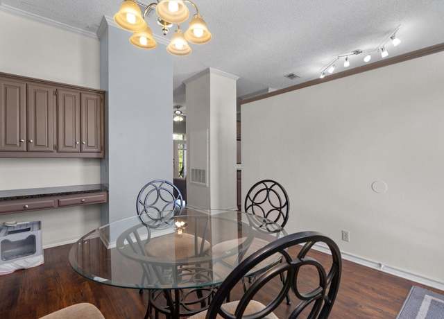 Property at 914 W 26th St #301, Austin, TX 78705, 2 beds, 2 baths
