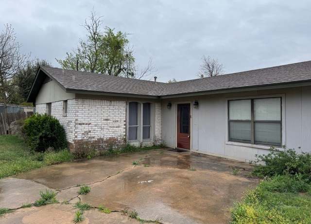 Property at 2100 Heights Blvd, Taylor, TX 76574, 3 beds, 2 baths