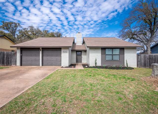 Property at 600 Woodview Dr, Georgetown, TX 78628, 3 beds, 2 baths