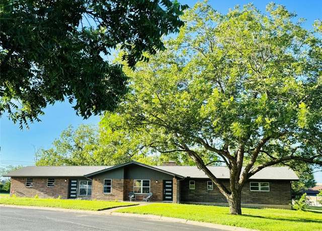 Property at 200 Corder Ln, Burnet, TX 78611, 3 beds, 2 baths
