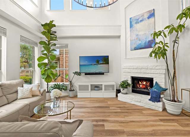 Property at 220 Grafton Ln, Austin, TX 78737, 5 beds, 2.5 baths