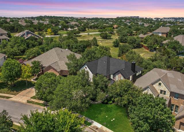 Property at 220 Grafton Ln, Austin, TX 78737, 5 beds, 2.5 baths