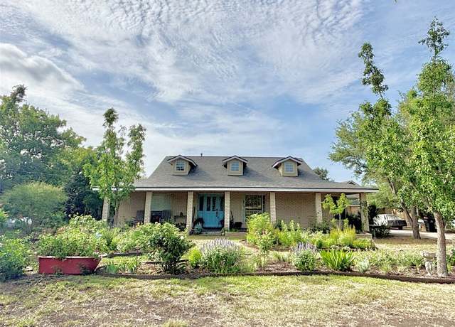 Property at 900 Williamson Rd, Kyle, TX 78640, 3 beds, 2.5 baths