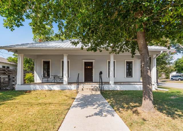 Property at 108 N Avenue B, Elgin, TX 78621, 2 beds, 2 baths