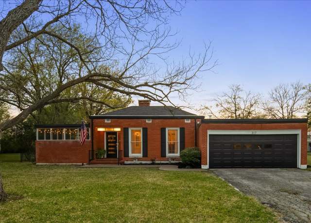 Property at 317 San Jacinto St, Lockhart, TX 78644, 3 beds, 2.5 baths