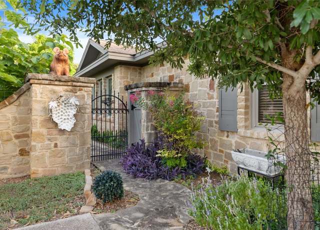 Property at 20000 Columbus Ln, Lago Vista, TX 78645, 3 beds, 2.5 baths