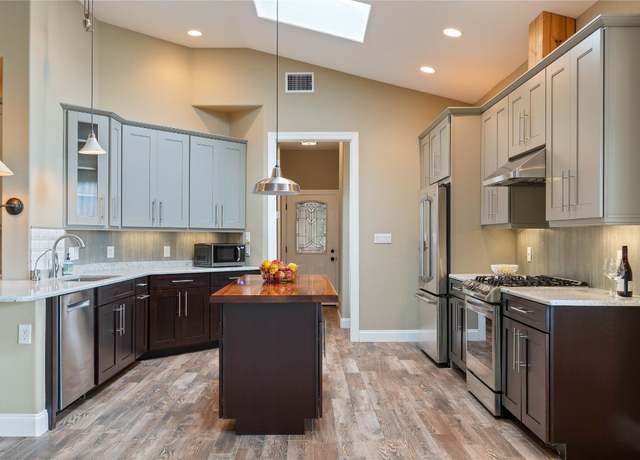 Property at 20000 Columbus Ln, Lago Vista, TX 78645, 3 beds, 2.5 baths