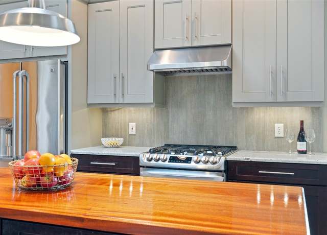 Property at 20000 Columbus Ln, Lago Vista, TX 78645, 3 beds, 2.5 baths