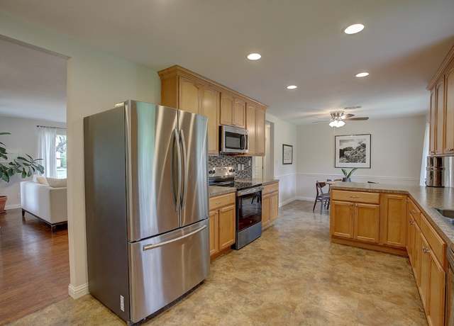 Property at 1624 Ash St, Georgetown, TX 78626, 3 beds, 1 bath
