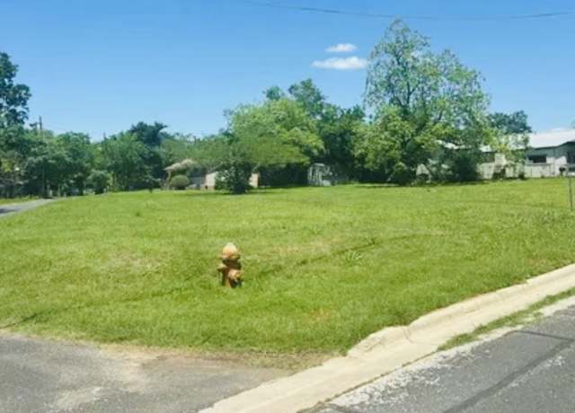 Property at 510 W Brenham St, Elgin, TX 78621