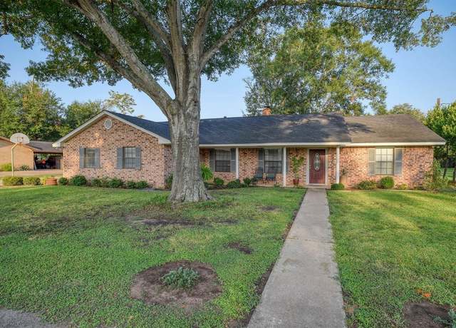 Property at 1001 Charleston Blvd, Smithville, TX 78957, 3 beds, 2 baths