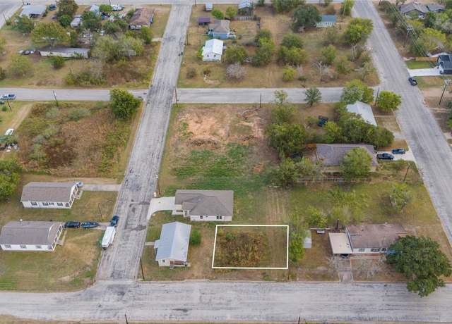 Property at 366 N Dallas St, Giddings, TX 78942