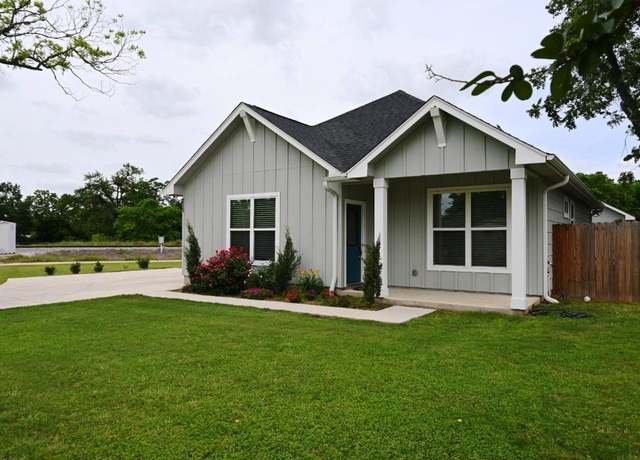 Property at 215 E 8th St, Elgin, TX 78621, 3 beds, 2 baths