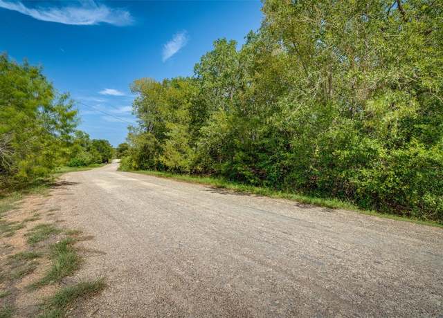Property at 131 Arrowhead Ct, Bastrop, TX 78602
