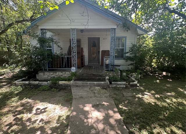 Property at 604 S Vandeveer St, Burnet, TX 78611, 3 beds, 2 baths