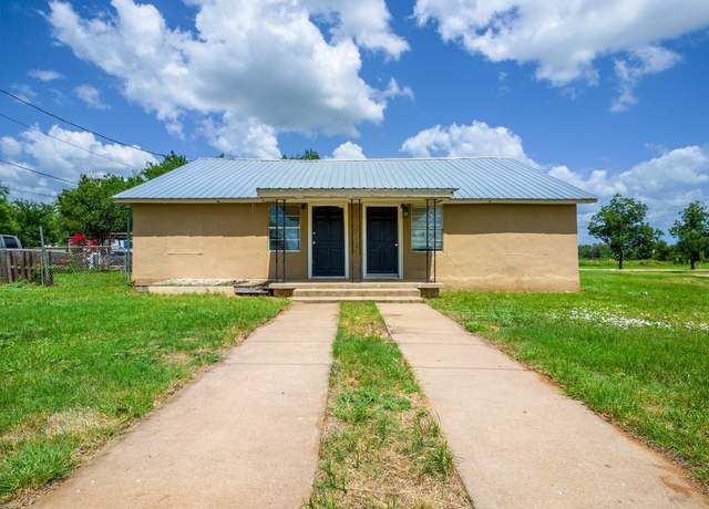 Property at 1004 Avon Ave, Llano, TX 78643, 3 beds, 2 baths