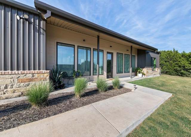 Property at 458 Hurst Place Blvd, Lampasas, TX 76550, 3 beds, 2 baths