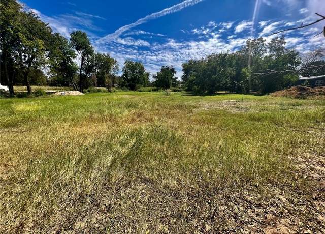 Property at 749 Caldwell St, Lexington, TX 78947