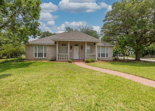 Property at 302 Rather St, Gonzales, TX 78629, 2 beds, 2 baths