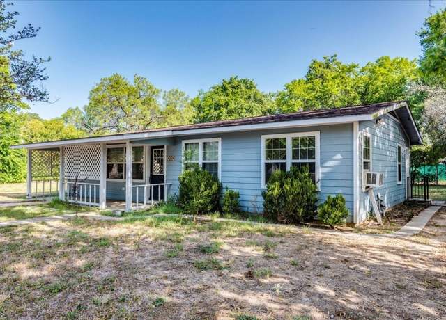 Property at 609 Cottonwood St, Lockhart, TX 78644, 3 beds, 2 baths