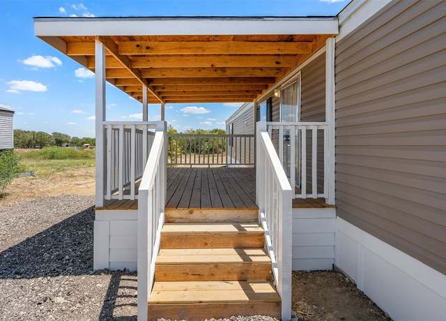 Property at 121 Sunflower Rd, Dale, TX 78616, 3 beds, 2 baths