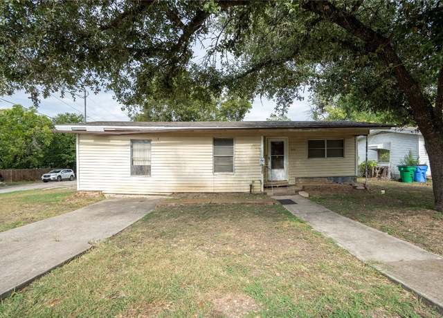 Property at 1816 Davis St, Taylor, TX 76574, 4 beds, 1.5 baths