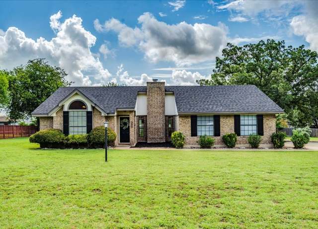 Property at 206 Live Oak Dr, Mountain City, TX 78610, 3 beds, 2 baths