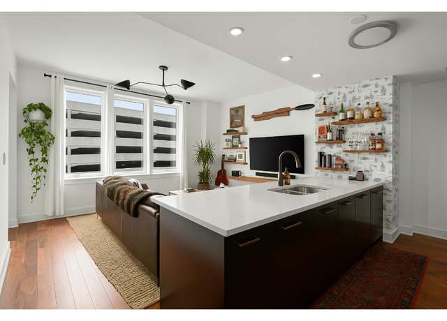 Property at 603 Davis St #908, Austin, TX 78701, 1 bed, 1 bath
