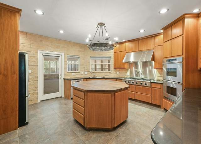 Property at 507 Arbors Cir, Elgin, TX 78621, 4 beds, 3.5 baths