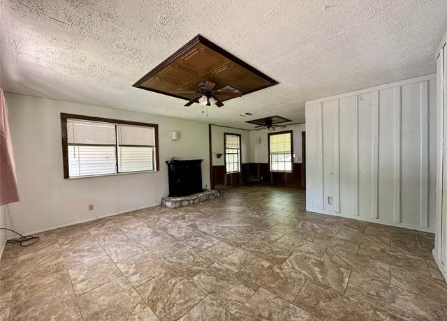 Property at 607 N Avenue H, Elgin, TX 78621, 2 beds, 1.5 baths