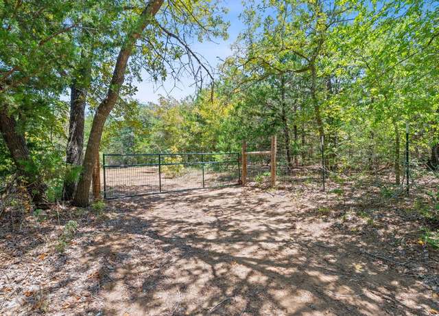 Property at 214 Shetland Trl, Dale, TX 78616