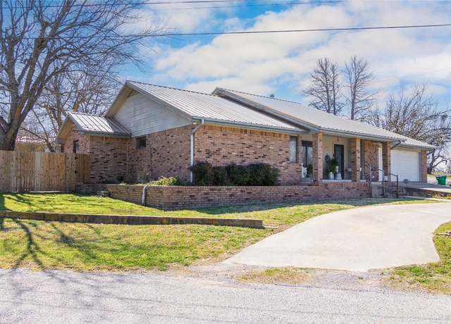 Property at 1811 Saylor St, Goldthwaite, TX 76844, 3 beds, 2.5 baths